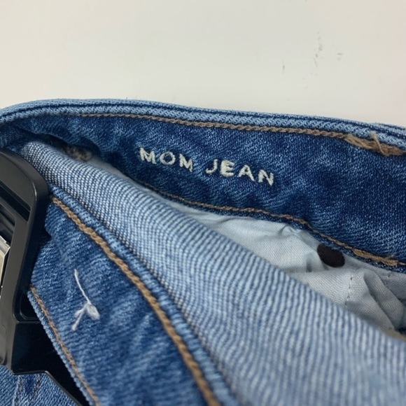 American Eagle High Rise Light Wash Mom‎ Jeans size 6 long stretchy - Picture 3 of 11